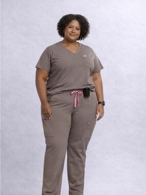 SET Figs Catrina Top and Zamora Women's Taupe Scrub SET 2PIECES